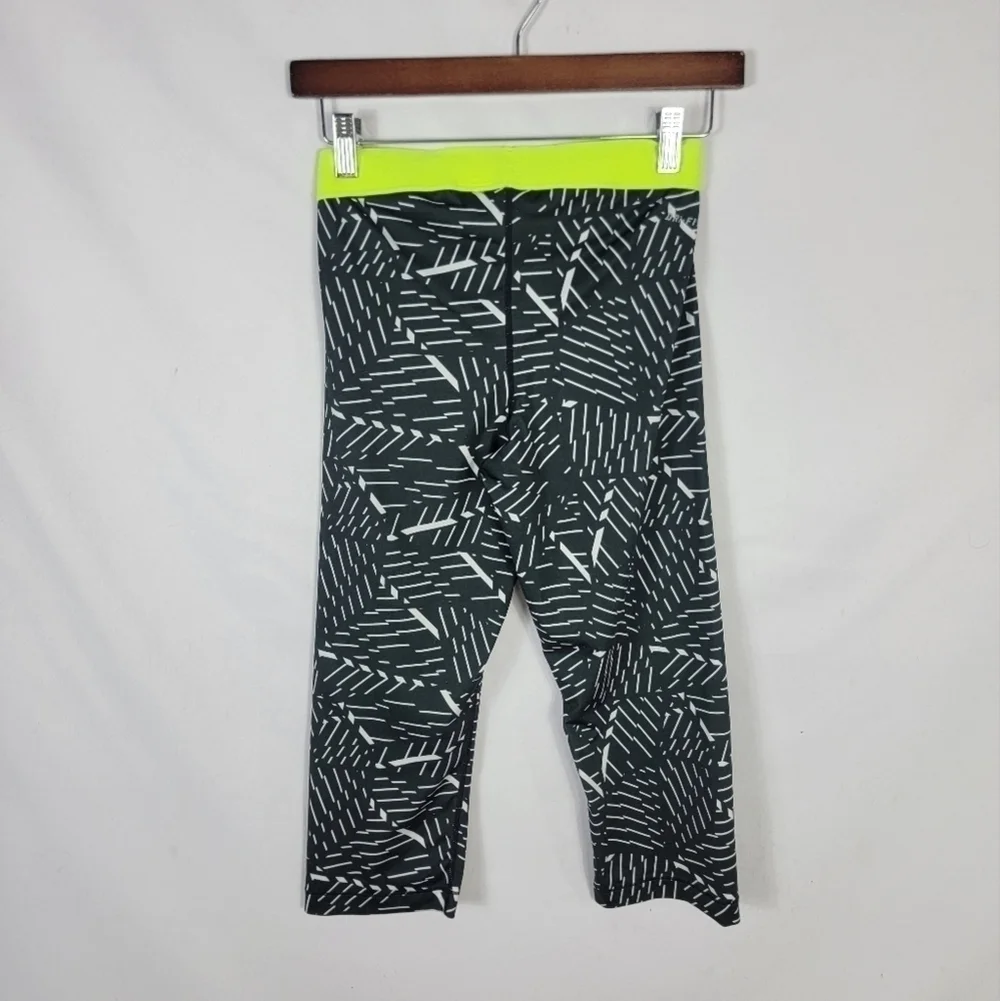 Girls size Medium Nike capris